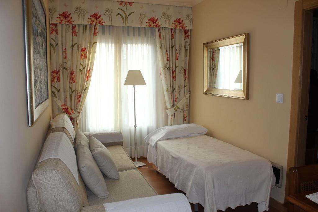 Hotel Villa De Larraga Стая снимка